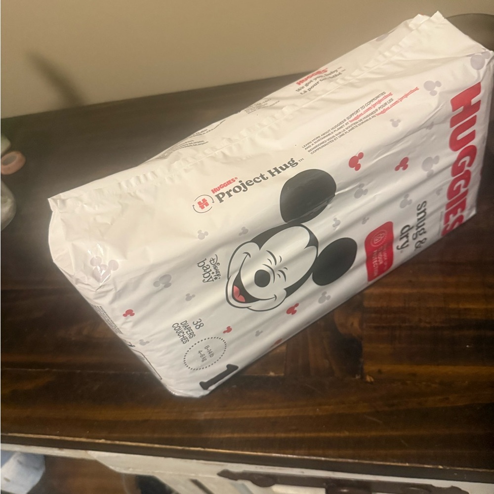 Huggies snug and dry size 1  (38 count)(new)